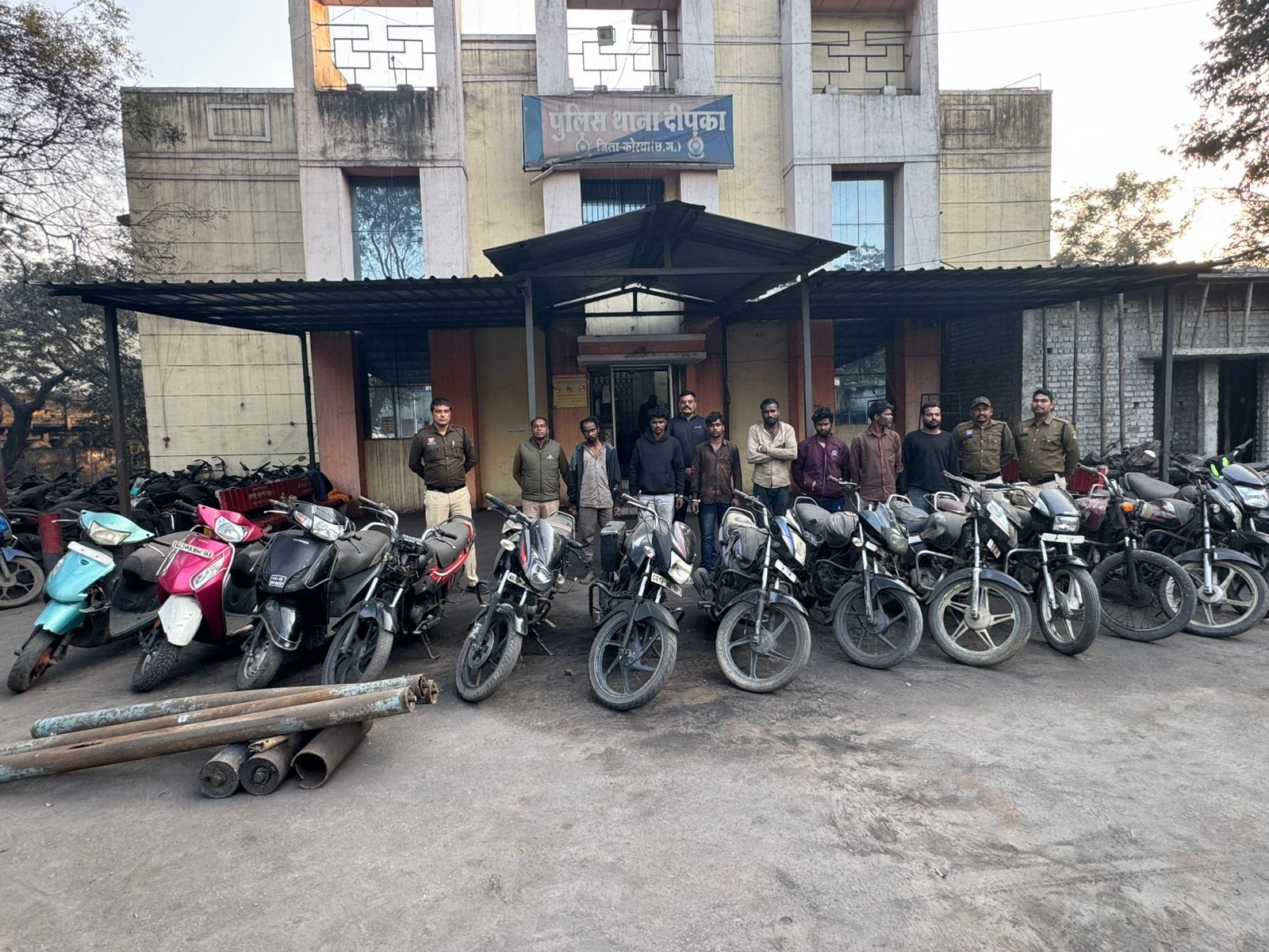 दीपका पुलिस की बड़ी कार्यवाही मोटरसाइकिल चोरी करने वाले गिरोह के 6 चोर और 14 मोटर सायकल बरामद,