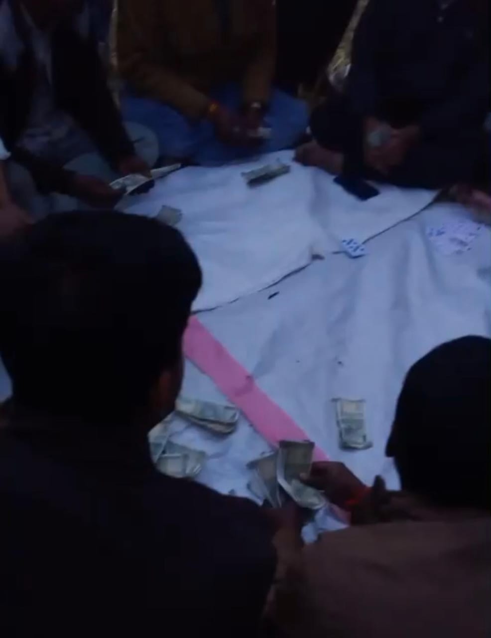 कोरबा जिले के गोढ़ी में सज रहा जुए का फड़,वायरल वीडियो से हड़कंप,,,,